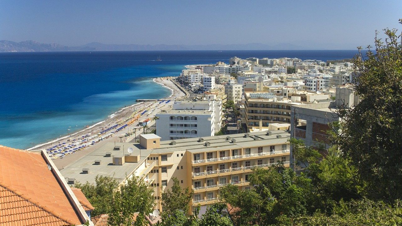 Paralela 45 reia zborurile charter de la 7 iulie. Unde te poți caza cu doar 13 euro