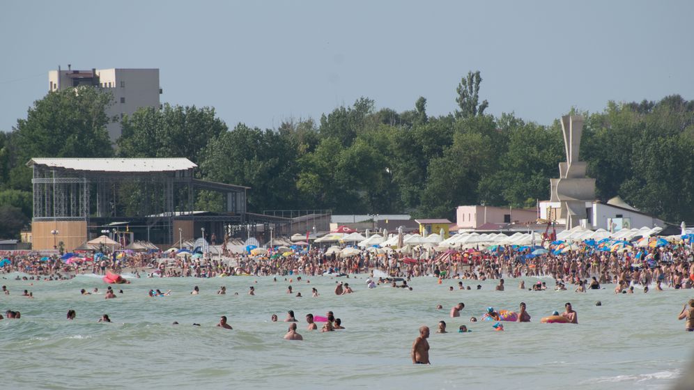 Faleza Costinești, în stare critică. Ce ar trebui să facă autoritățile și ce spun agențiile de turism