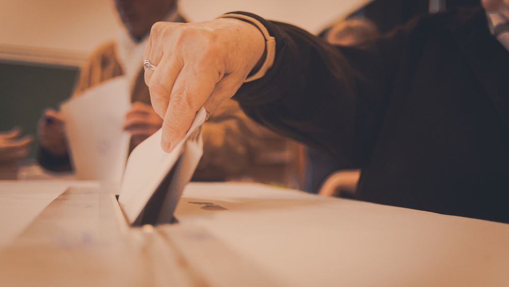 BEC - prezenta la urne: Pana la ora 16:00, au votat 3,78% dintre alegatori