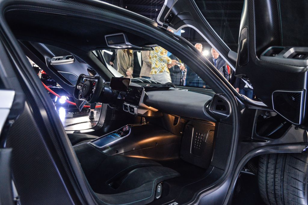 GALERIE FOTO | Cea mai nouă mașină din colecția lui Țiriac, un Mercedes-AMG One - Imagine 20