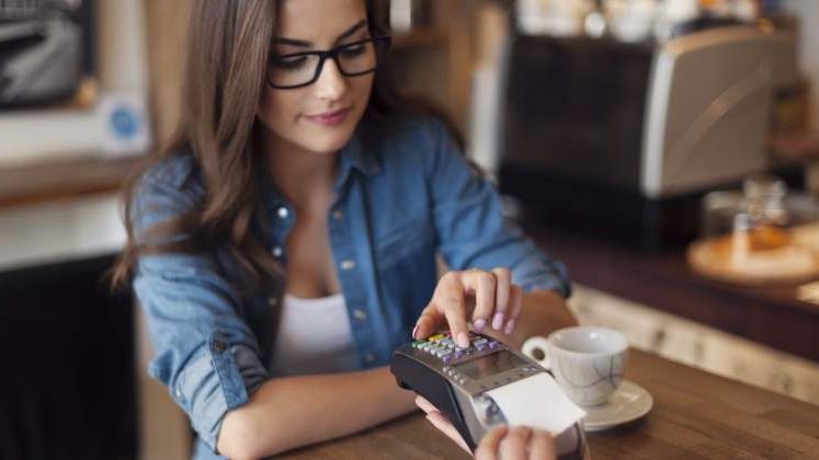 Cresterea economica se reflecta si in apetitul romanilor pentru socializare: avem al doilea ritm de crestere din Europa pentru consumul in restaurante si cafenele