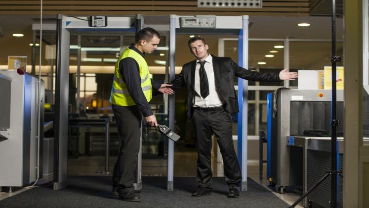 Emanuel Lupsa, care aduce siguranta in lume, cu Razele X