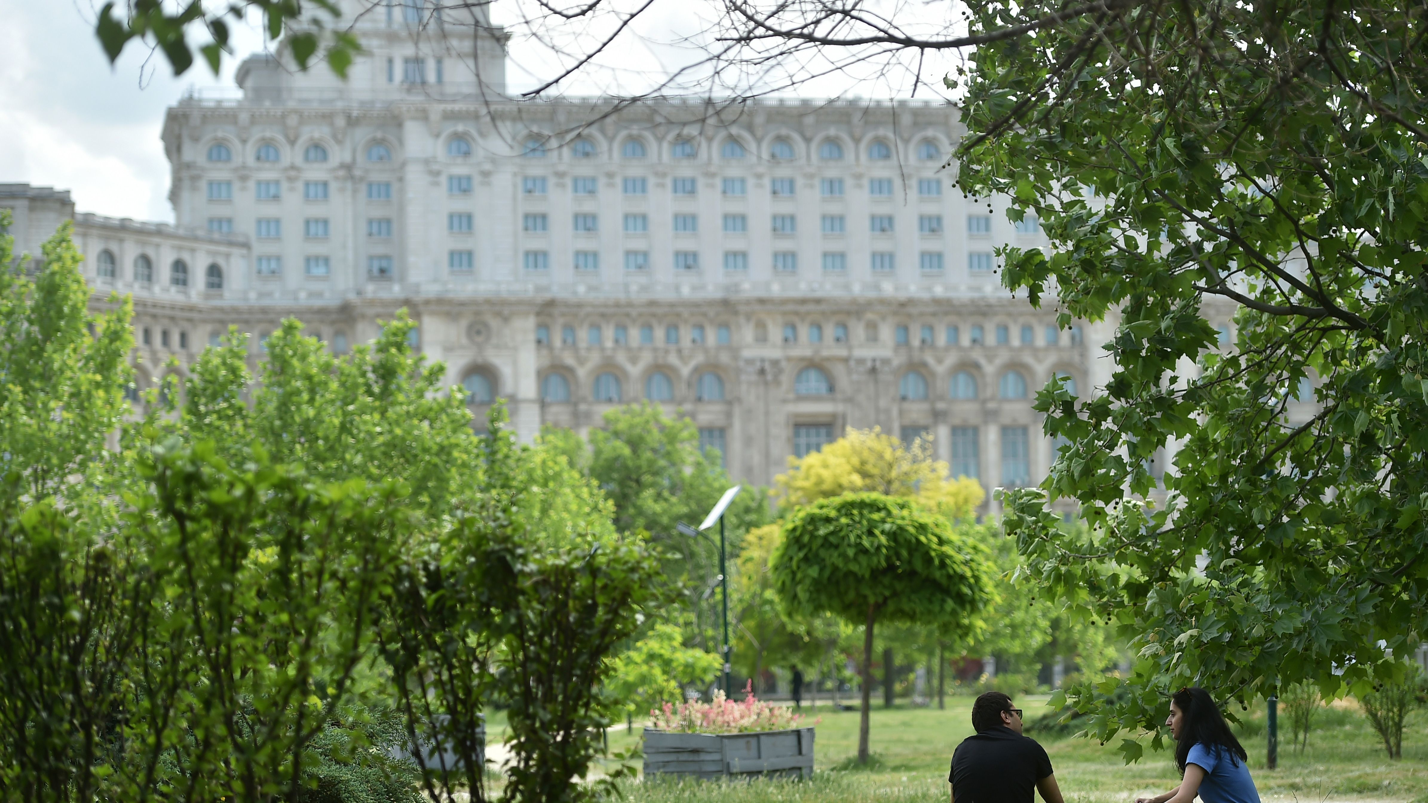 UPDATE Legea privind măsurile în starea de alertă a intrat în vigoare luni. Ce amenzi se pot da pentru încălcarea restricțiilor?