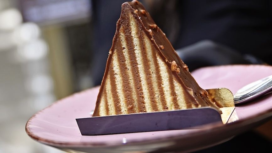 Zexe, braseria care a readus la modă prăjitura Carpați, unul dintre dulciurile favorite ale lui Ceaușescu, devine Zelateria