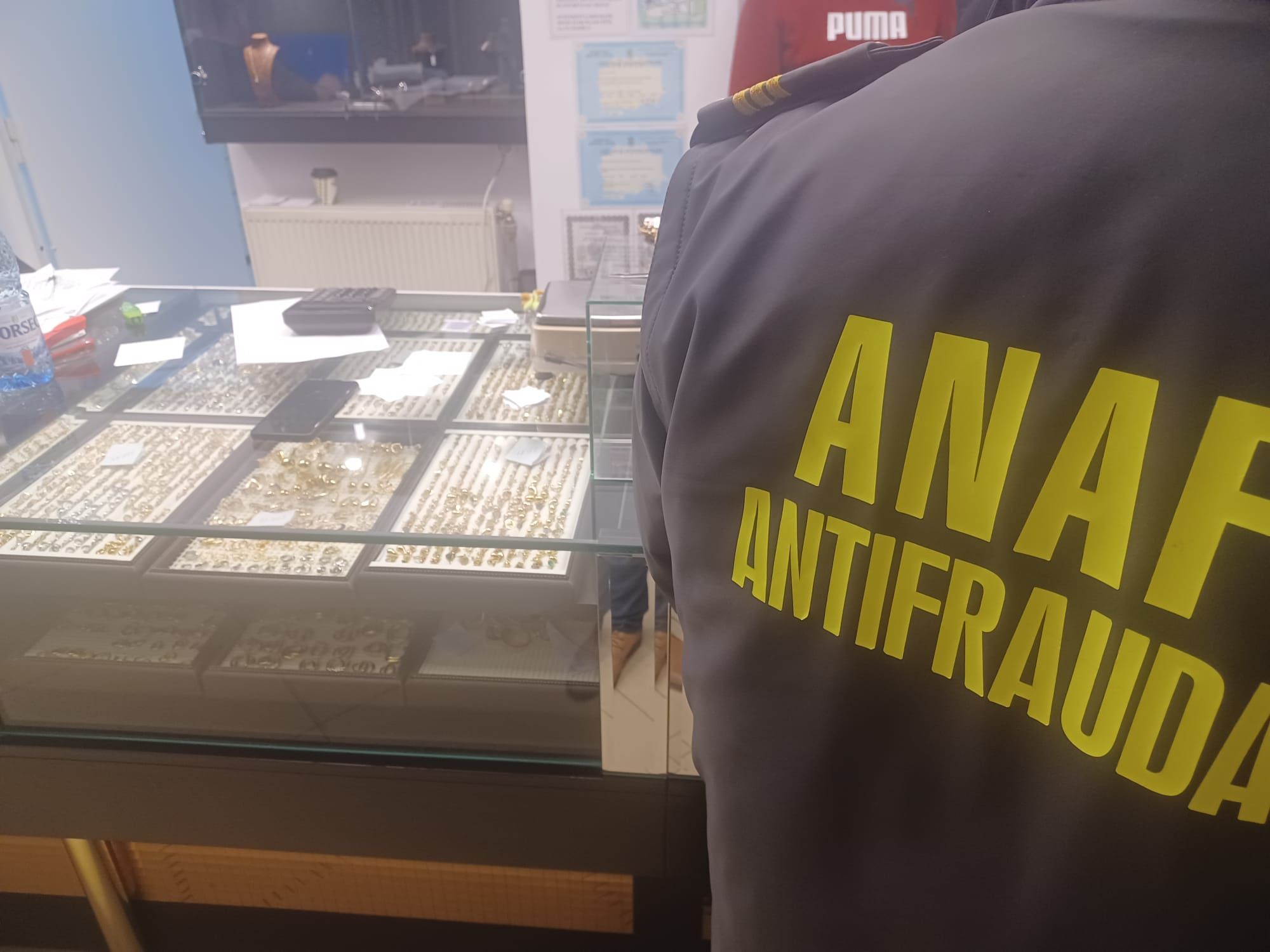 FOTO | Captură ANAF: Fiscul a pus mâna pe 6 kilograme de aur fără acte - Poza 10