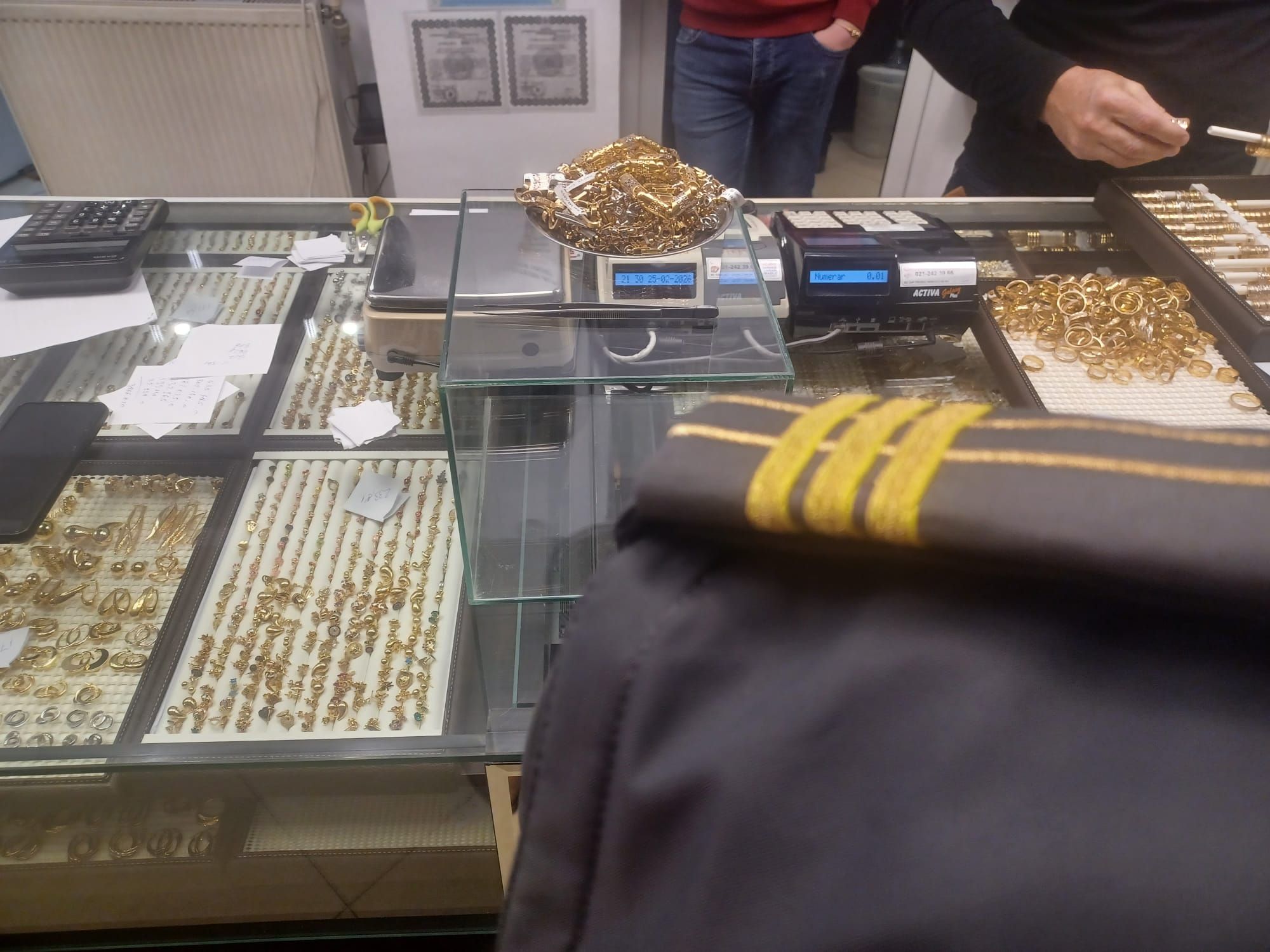 FOTO | Captură ANAF: Fiscul a pus mâna pe 6 kilograme de aur fără acte - Poza 7