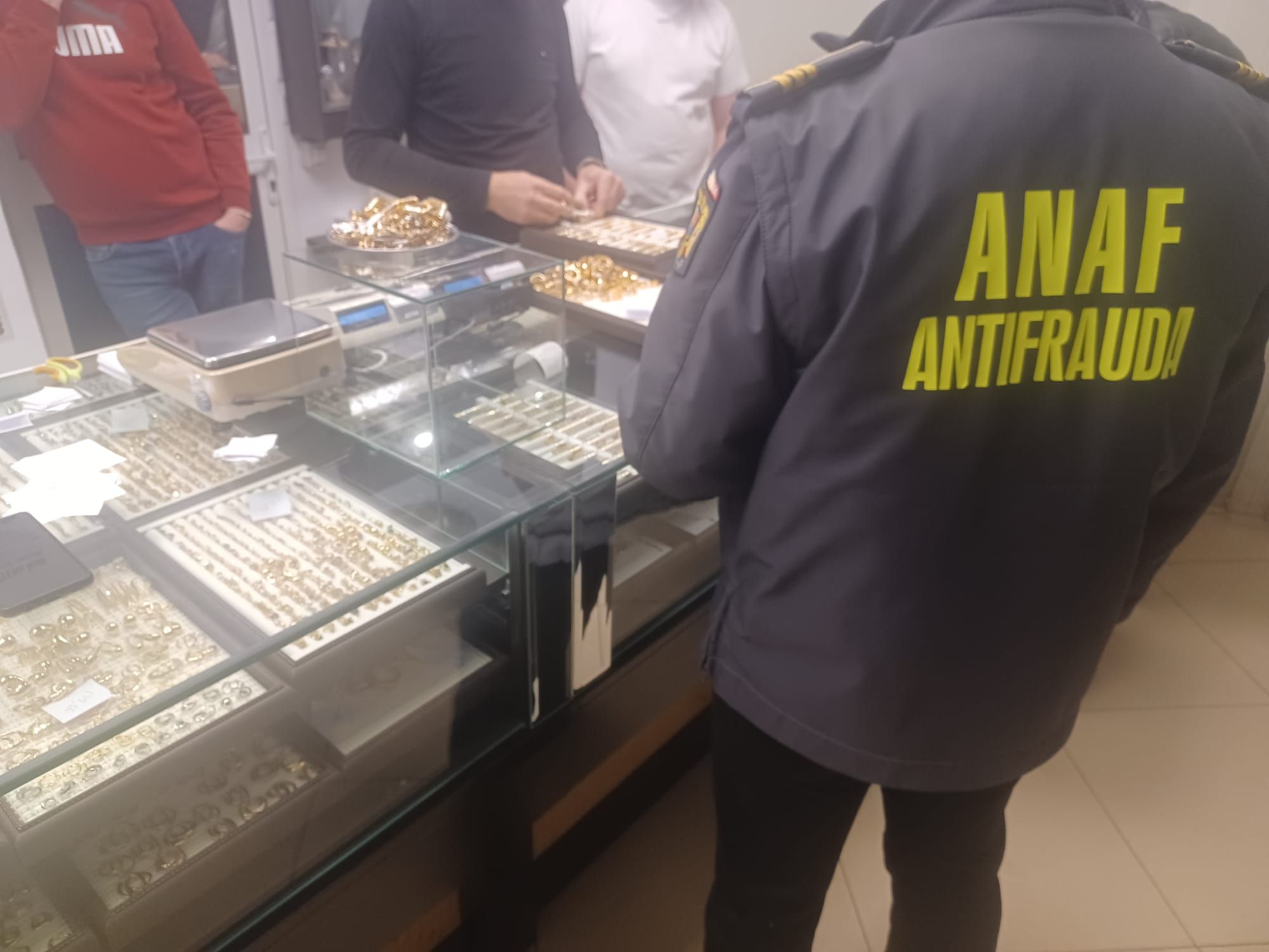 FOTO | Captură ANAF: Fiscul a pus mâna pe 6 kilograme de aur fără acte - Poza 9