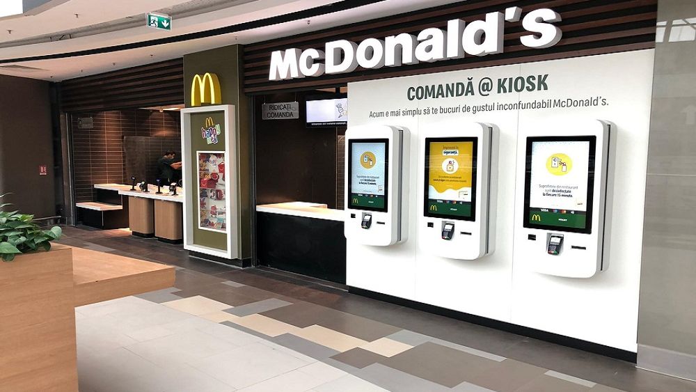 Pandemia accelerează digitalizarea. McDonald’s investește peste 100.000 de euro în digitalizarea restaurantului din București Mall