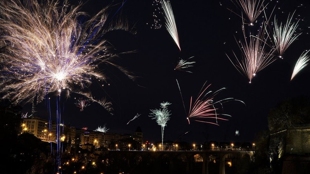 Poluare masivă în orașele României din cauza artificiilor și petardelor de Revelion