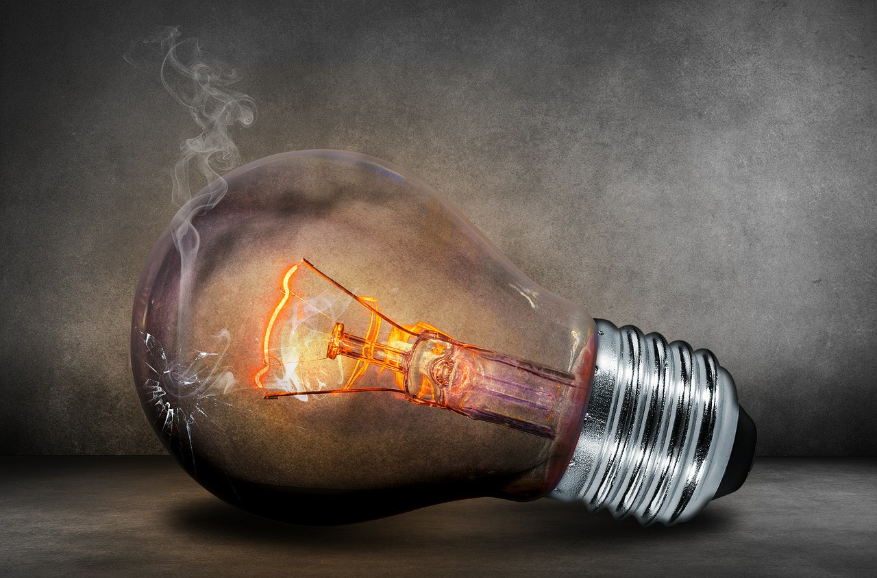 Producția de energie a României a scăzut în primele șase luni. Consumul populației s-a redus cu aproape 12%. Ce arată datele INS
