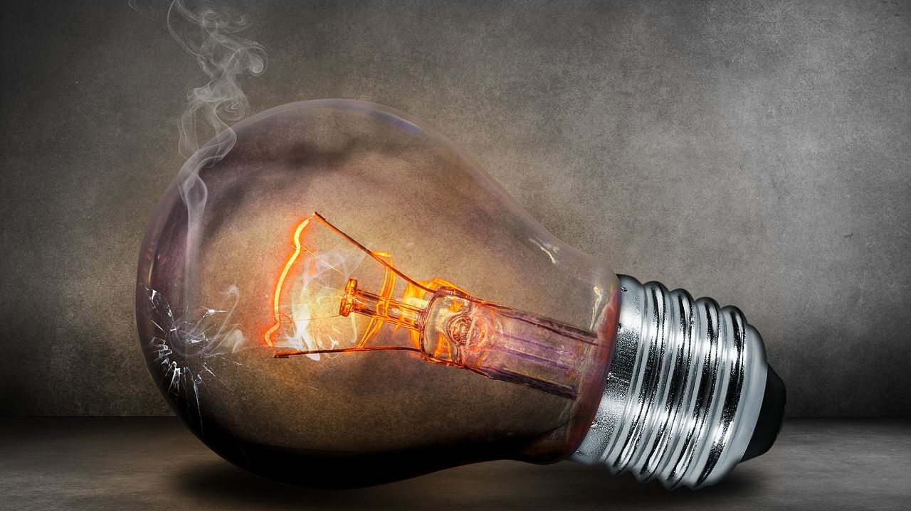 Producția de energie a României a scăzut în primele șase luni. Consumul populației s-a redus cu aproape 12%. Ce arată datele INS