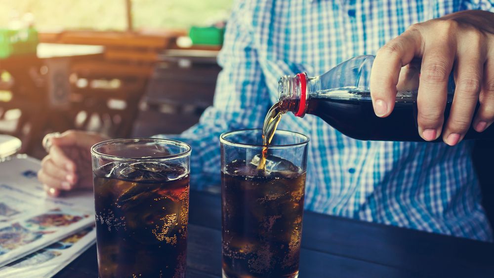 Vara profiturilor pe piata racoritoarelor, care depaseste anul acesta pragul de 6 miliarde de lei. Cu ce se racoresc romanii