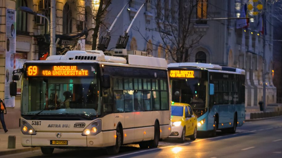 Capitala câștigă încă 10,5 km de benzi unice pentru autobuze. Transport public mai rapid pe șase trasee importante