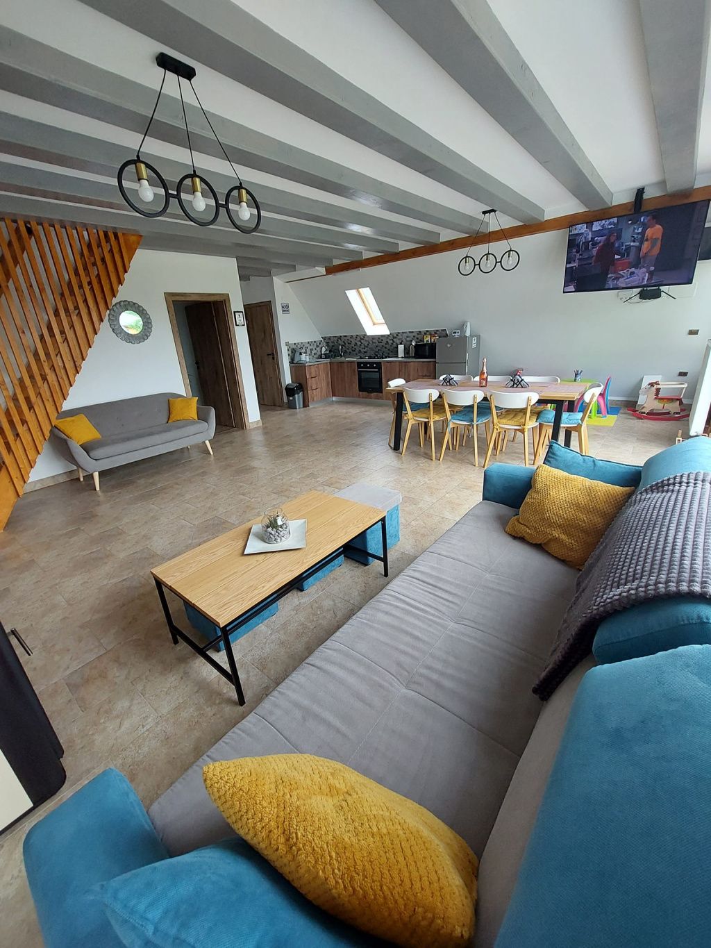 GALERIE FOTO: 5 cabane A-Frame din România unde te poți caza. Sunt la mare căutare printre cei ca - Imagine 12