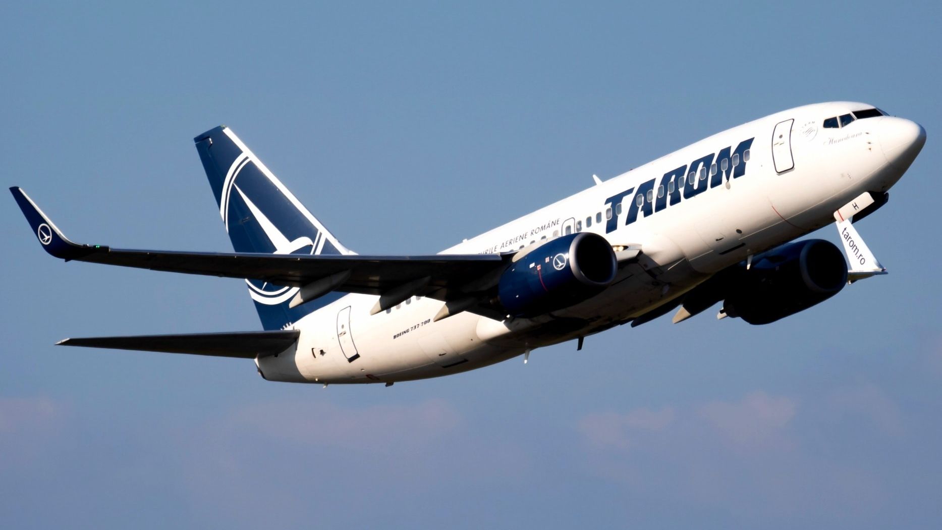 Protest la Tarom, în Otopeni: sindicaliștii cer salarii mai mari