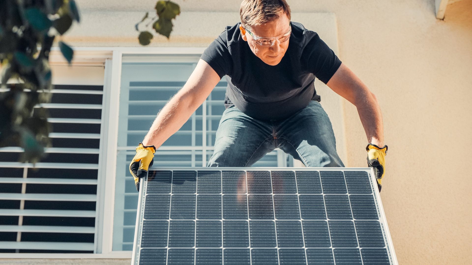 Prosumatorii din România au ajuns la o putere instalată de aproape 1 GW, mai mult ca un reactor de la Cernavodă. Până la sfârșitul anului vor depăși Porțile de Fier