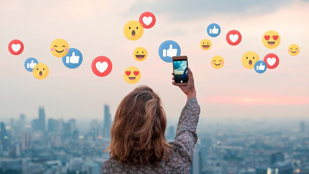 Legea care le cere influencerilor să semnaleze pozele editate pe care le pun pe rețelele sociale