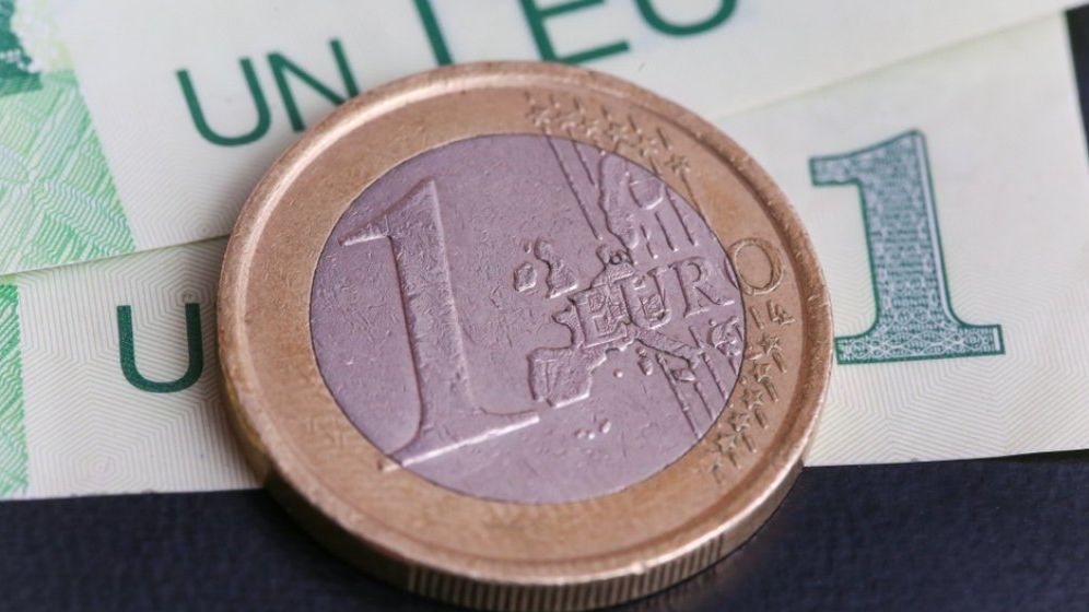 Curs valutar 11 ianuarie: Leul se depreciază în raport cu euro, dar crește față de dolarul american