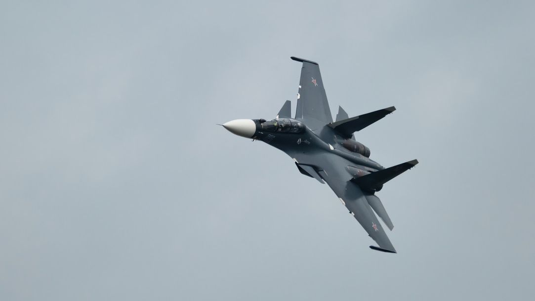 Un avion de vânătoare rus s-a prăbuşit peste o casă în Siberia