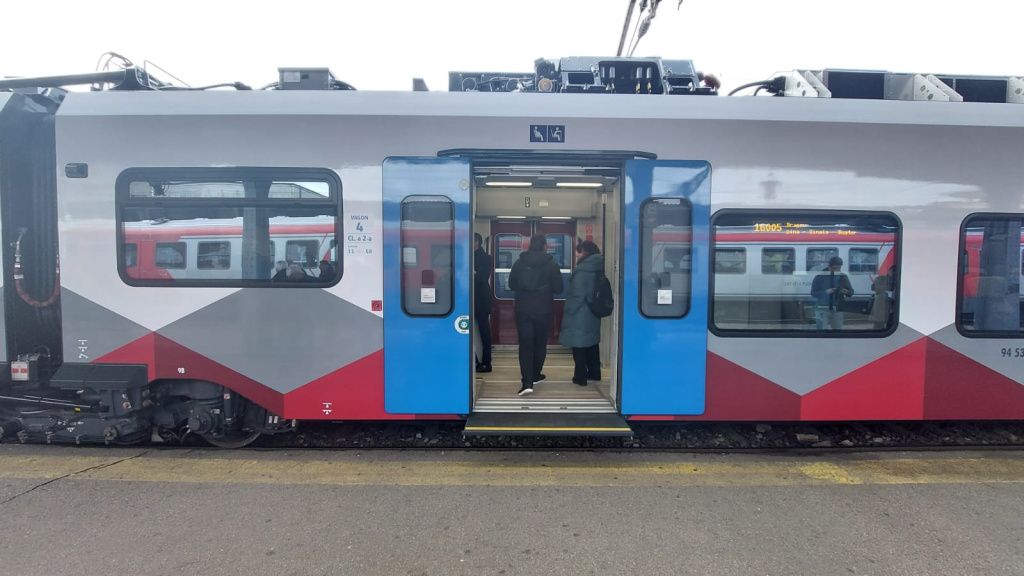 GALERIE FOTO | Primul tren electric cumpărat de România în 40 de ani, gata de prima călătorie - Imagine 16