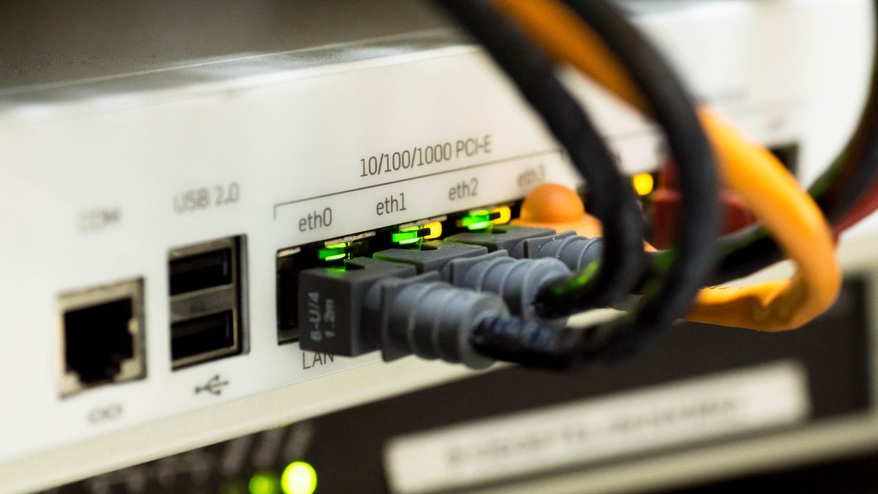 Unul din zece români nu își permite o conexiune la Internet. Chiar și Bulgaria stă mai bine ca noi