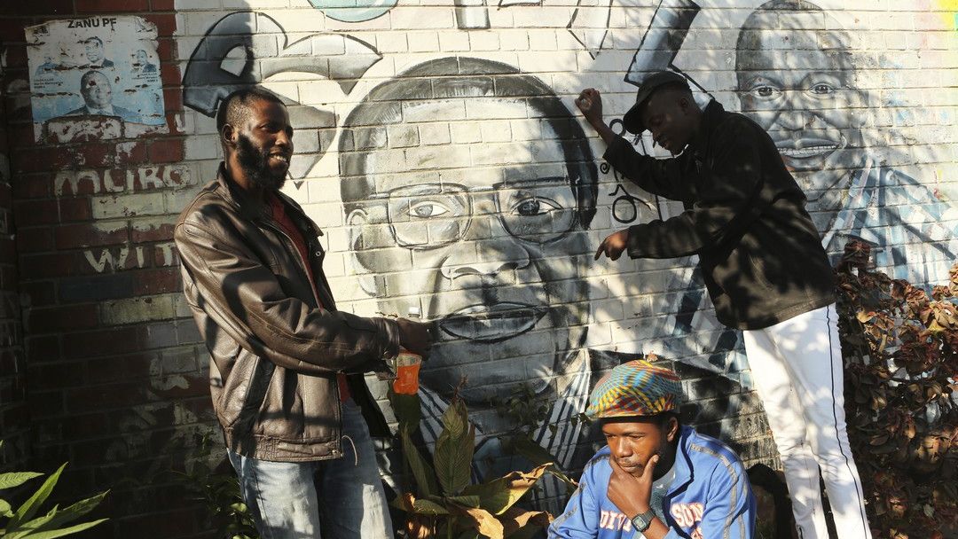 Robert Mugabe, fost presedinte al Zimbabwe, a decedat la varsta de 95 de ani. Decesul a fost anuntat pe Twitter