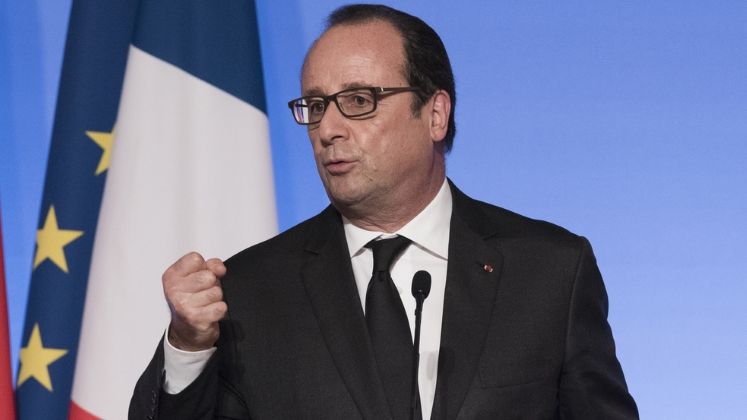 Francois Hollande a recunoscut responsabilitatea Parisului pentru internarea fortata in lagare a mii de romi