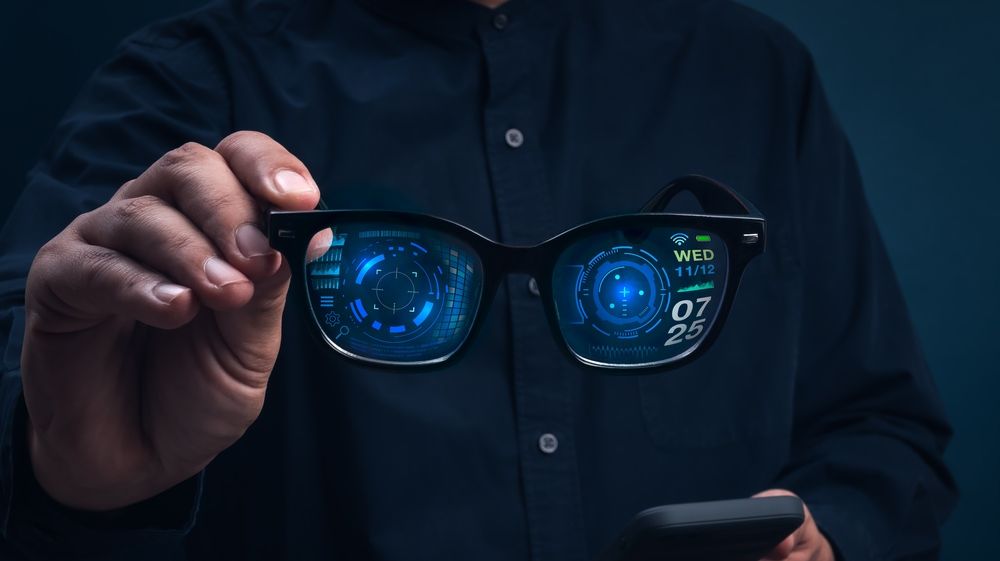 Ochelarii cu inteligență artificială cuceresc tot mai mulți utilizatori. Ce pot face și cât au ajuns să coste