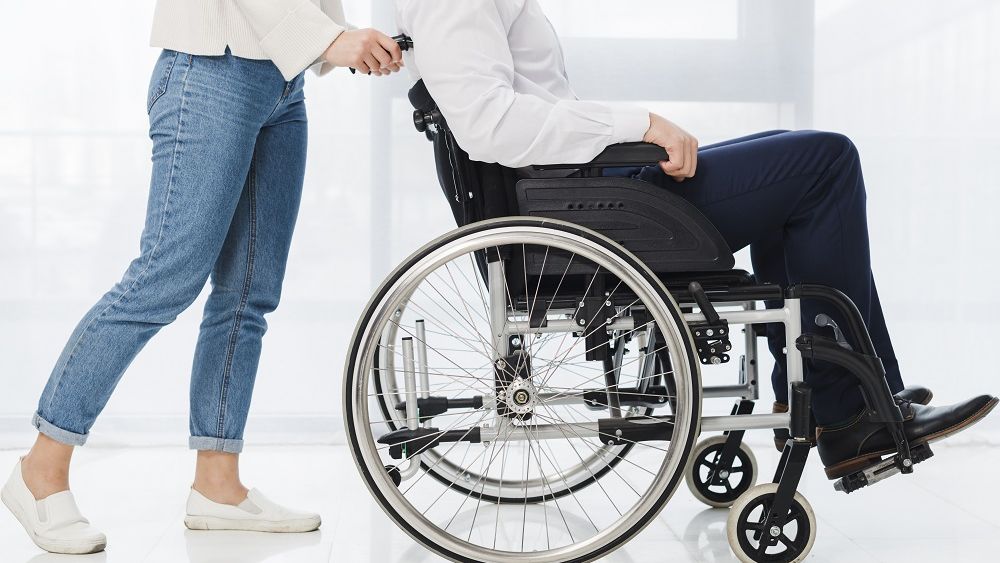 Cum a reușit un bărbat paralizat să ”scrie cu mintea” folosind inteligența artificială