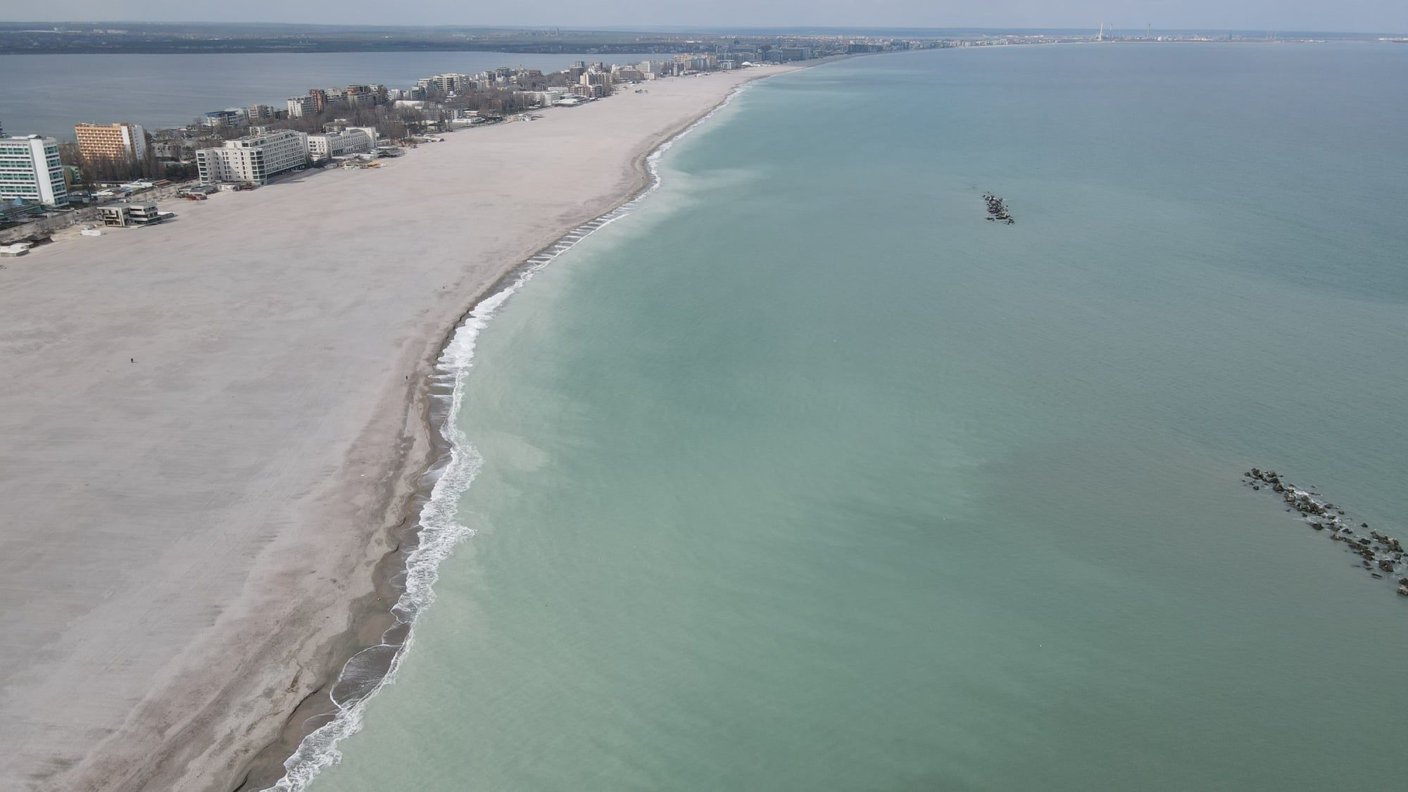 Plaja lărgită din Mamaia, mărul discordiei de pe litoral: de ce ”s-a înecat” proiectul autorităților