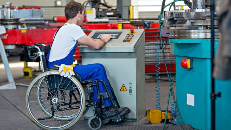 Statul a mai gasit o sursa de venituri: Dubleaza contributiile datorate de companii la fondul de handicap si le obliga sa le vireze direct la buget