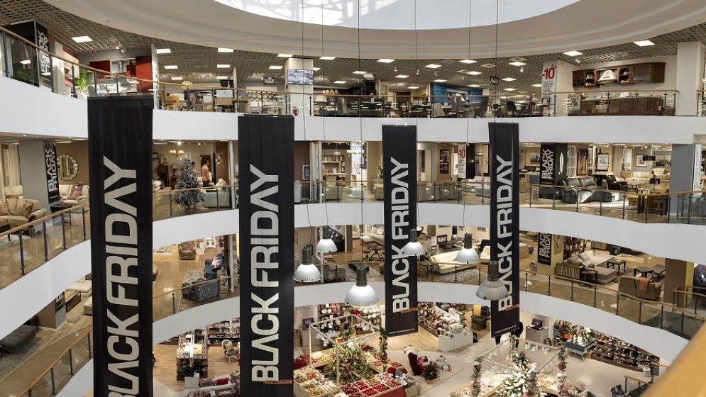 Controale ANPC de Black Friday: Comercianții care umflă prețurile înainte de reduceri pot fi sancționați