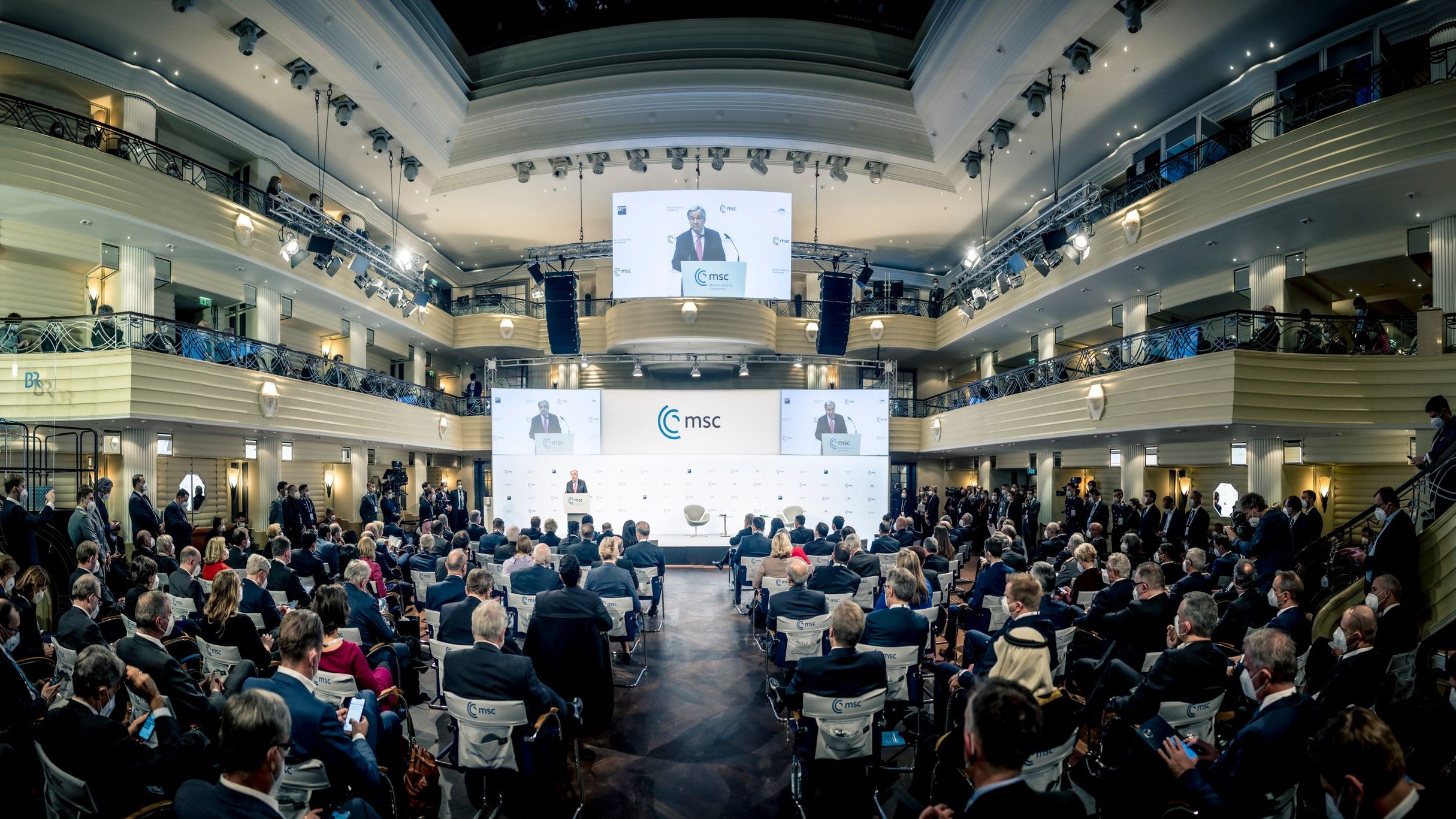 Rușii au fost excluși de la Conferința de Securitate de la Munchen, dar vin chinezii