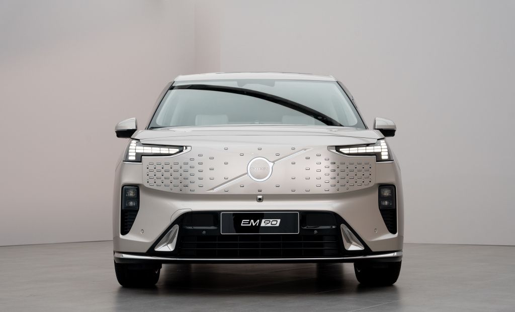GALERIE FOTO | Cum arată primul monovolum Volvo din istorie - Imagine 10