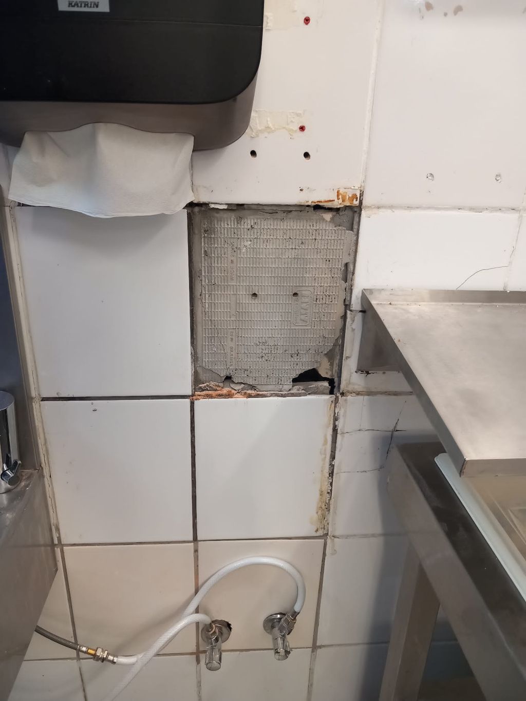GALERIE FOTO: ANPC a închis restaurantul McDonald's din Gara de Nord, dar și mai multe patiserii - Imagine 14