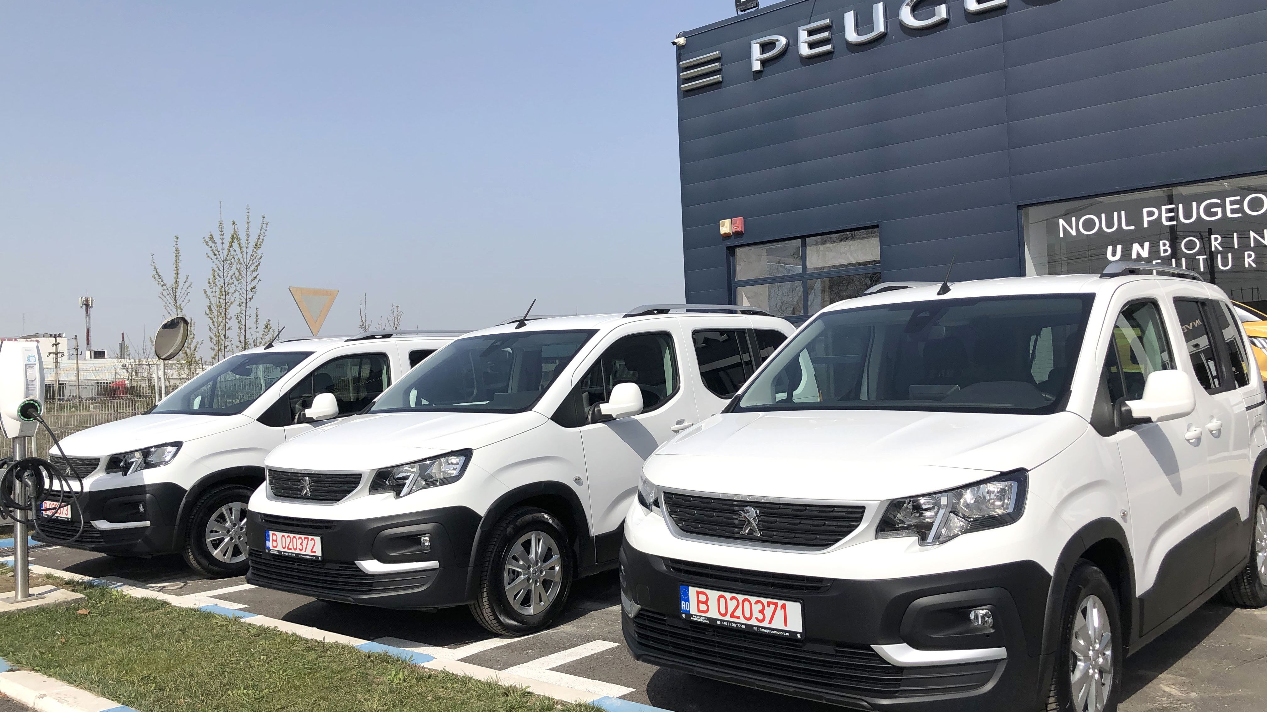 Trust Motors oferă trei autovehicule Peugeot Institutului Național de Boli Infecțioase „Prof. Dr. Matei Bals”