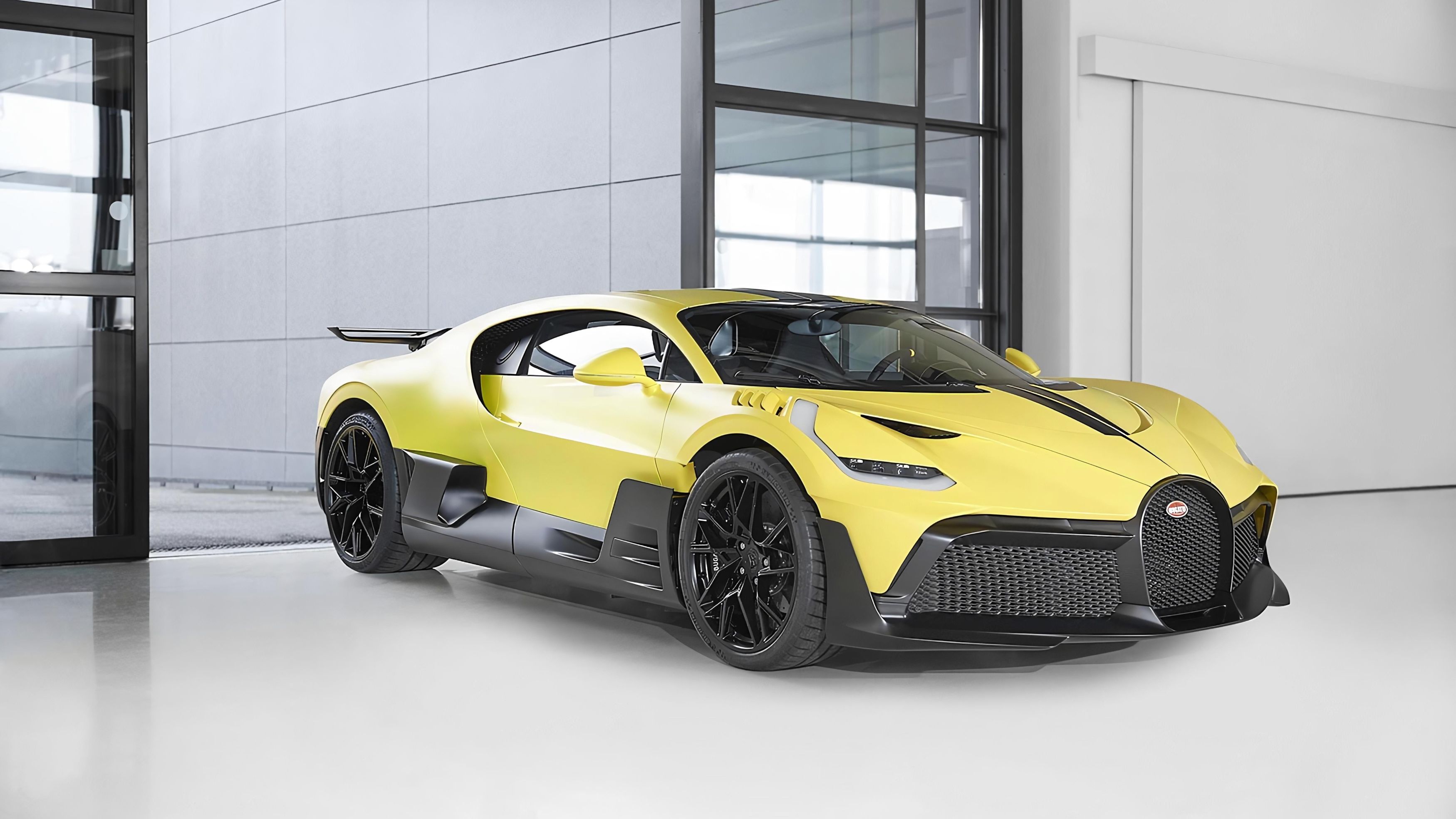 Bugatti duce opulența la paroxism: Următorul model ar putea veni cu propria benzinărie