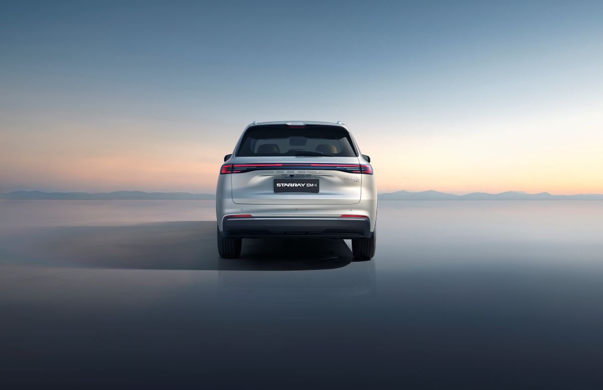 Geely va lansa un nou SUV plug-in hibrid în România. Cât va costa și când va fi disponibil - Poza 5
