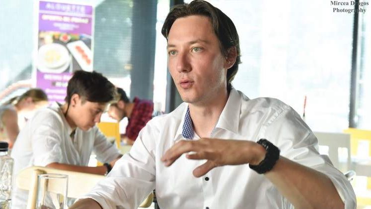 Black Friday: Romanii au cumparat vacante si bilete de avion de 1 milion de euro de pe Vola.ro, prefera Roma si Praga