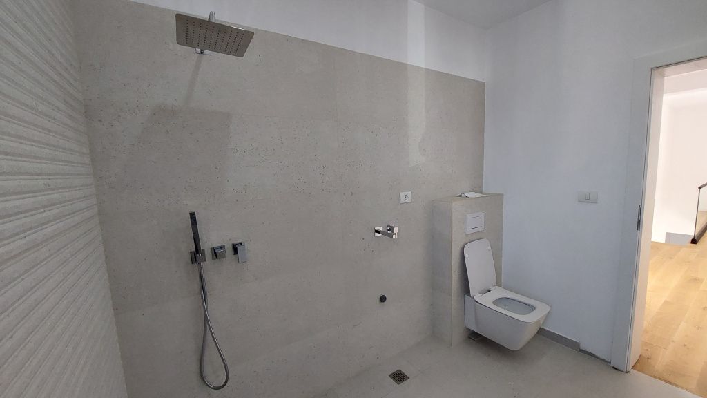 Cum arată o vilă nouă de peste jumătate de milion de euro din zona Pipera - Imagine 27