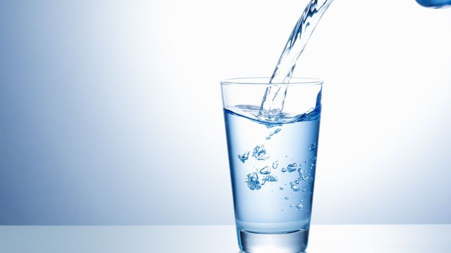 Apa de la robinet sau la PET? Plusuri si minusuri