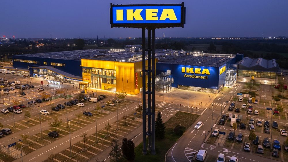 IKEA își schimbă modelul de business: magazine mai mici, fără showroom și depozit. Cum se extinde retailerul în România