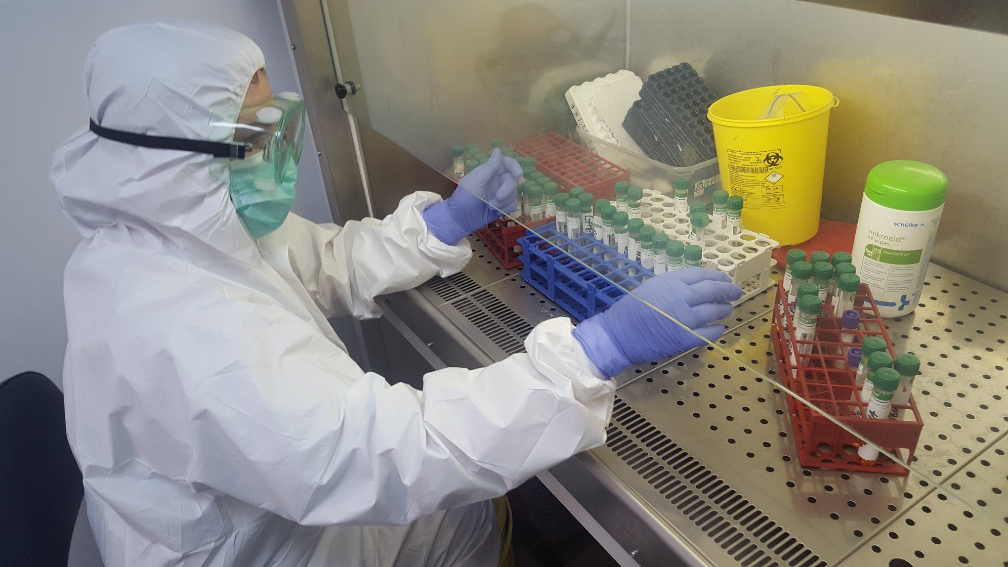 Institutul „Cantacuzino” a crescut capacitatea de testare la aproape 400 de probe prelucrate zilnic