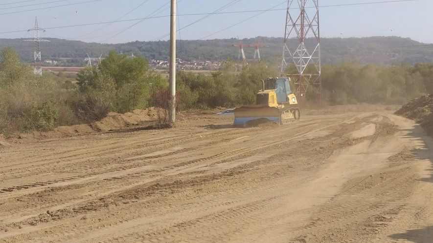 A inceput constructia Autostrazii Sibiu - Pitesti: primele utilaje au ajuns pe santier