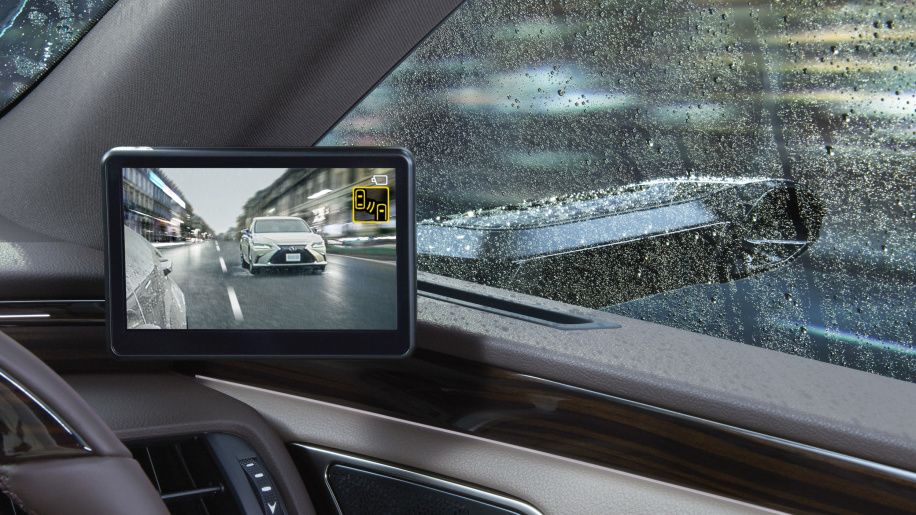Lexus ES este primul model fabricat in serie care inlocuieste oglinzile laterale cu camere video