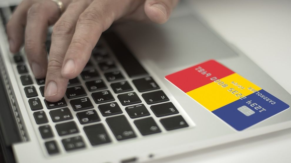 Analiză Românii și cumpărăturile online: cine conduce dintre femei și bărbați, zonele țării în care se cumpără mai des și produsele preferate