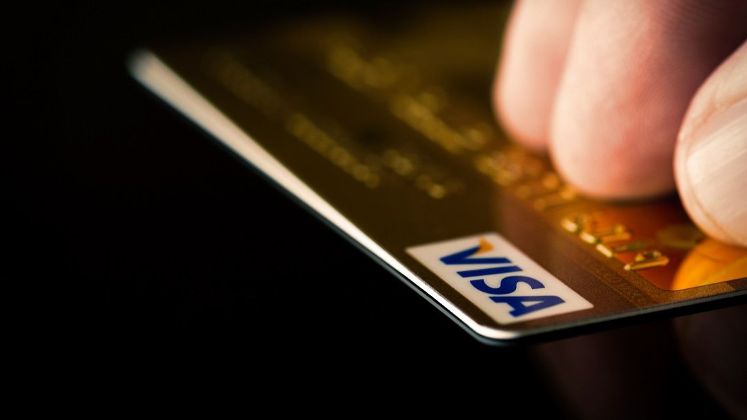 Visa lanseaza optiunea de plata in rate cu cardul de credit: ce banci si comercianti din Romania au implementat-o deja