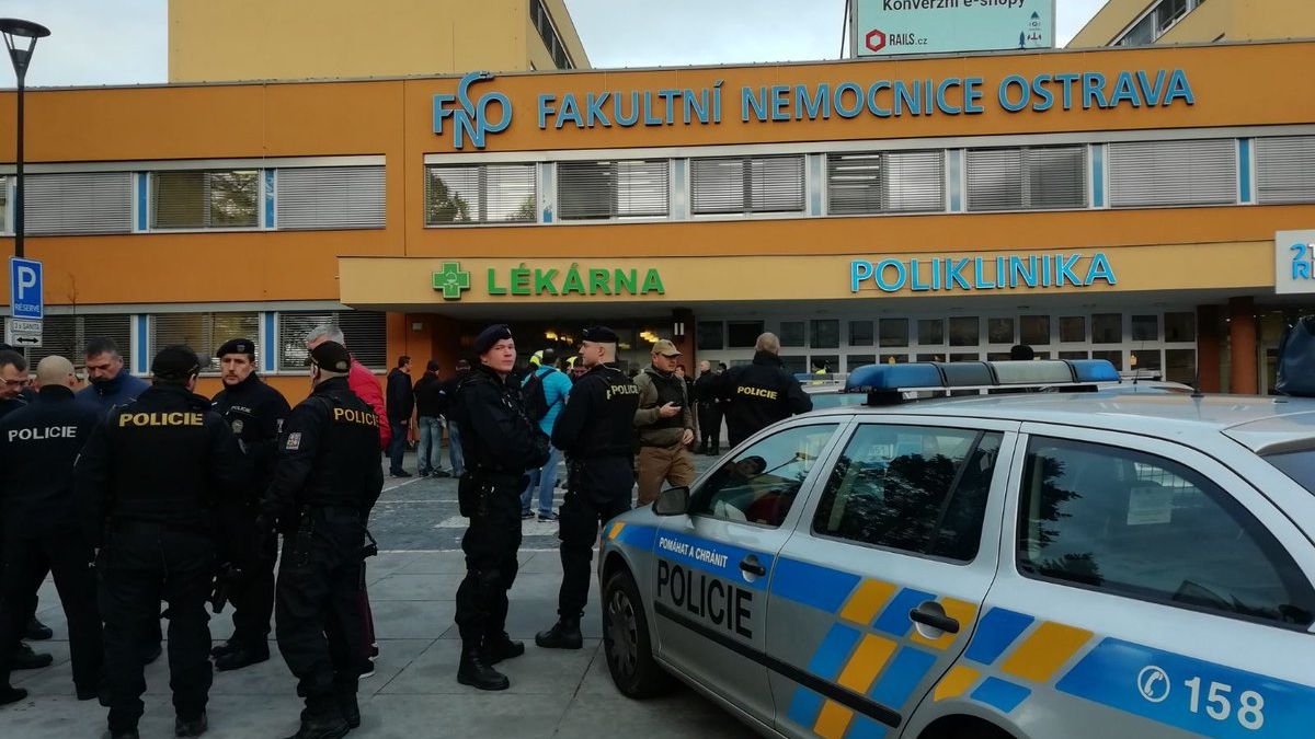 Atac armat intr-un spital din Cehia: Sase victime