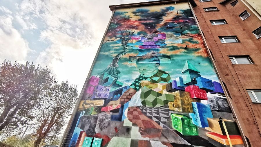 Cum arata prima pictura murala din Romania care purifica aerul, realizata in Bacau