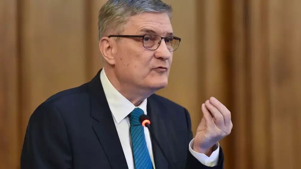 Dăianu: Datoria publică ar putea ajunge la 50% din PIB, până în 2024